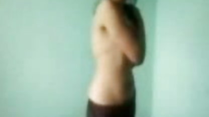 सुडौल सुनहरे बालों वाली सेक्सी हिंदी मूवी सेक्सी fucks खुद के साथ एक मोटी dildo