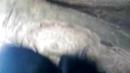 कैसे करता है हिंदी सेक्सी फ़िल्म वह उसके स्तनों बनाने के लिए!