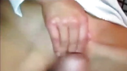 स्कीनी इंडियन मूवी सेक्सी caresses