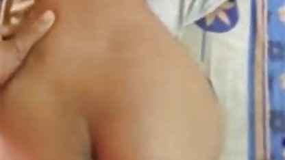 लाल बालों सेक्सी हिंदी फिल्म वाली लड़की peeing पर के मंजिल के रहने वाले कमरे