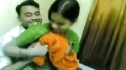सुनहरे बालों वाली खींचती है उसके लेबिया और pees पर के इंग्लिश सेक्सी हिंदी फिल्म मंजिल