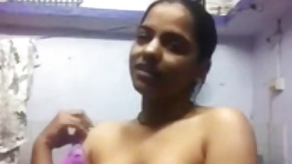 काले बाल वाली संतुष्ट खुद में सामने सेक्सी हिंदी में फिल्म के कैमरा