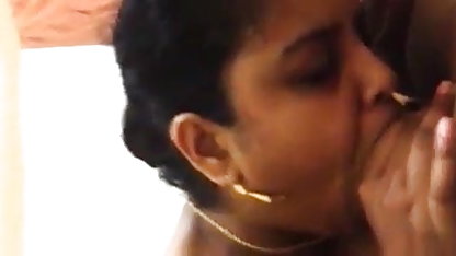 Tanned सेक्सी फिल्म की वीडियो दिखाओ मॉडल बहकाया द्वारा फिटनेस ट्रेनर