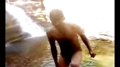 मैं एक स्कूली बैग के साथ हिंदी सेक्सी फिल्म फिल्म एक किटी मिल गया ।