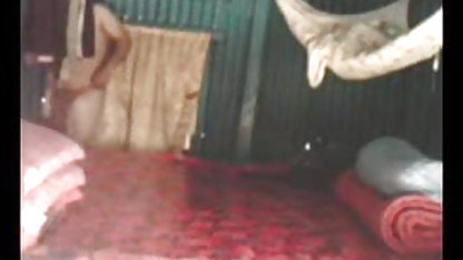 पैरों के बीच एक आश्चर्य के साथ सेक्सी सेक्सी हिंदी मूवी सौंदर्य