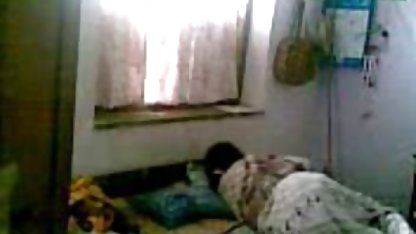 चार लड़कियों लात मार हिंदी में सेक्सी मूवी वीडियो में उत्तेजित आदमी