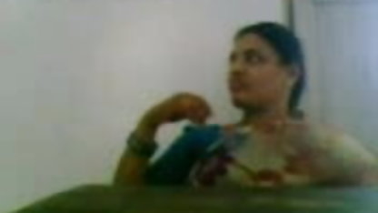 आदमी को संमानित Franceska Jaimes हिंदुस्तानी सेक्स फिल्म घूर रहा है