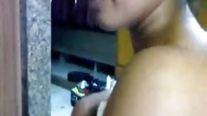 Keisha ग्रे Seksuetsja के साथ एक आदमी पर एक सेक्सी फिल्म सेक्स वाला लाल सोफे