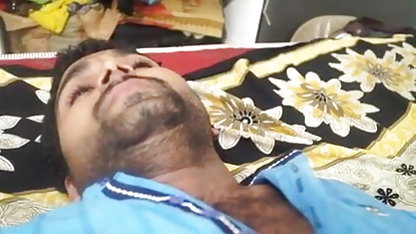 प्रेमिका उसके पैरों की मदद करने, आदमी सेक्सी इंग्लिश फिल्म बीएफ को छोड़ दिया