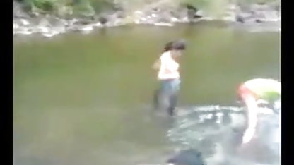 Busty काले बाल बीएफ सेक्सी फिल्म हिंदी में वाली बैठता है पर एक विशाल